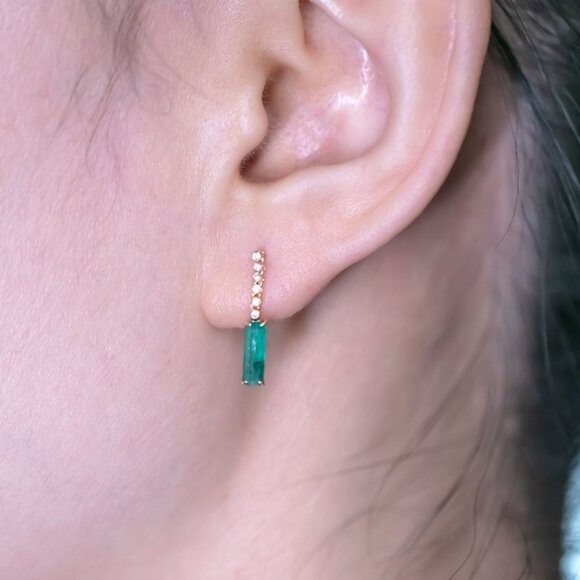 Beautiful Colombian Raw Emerald Diamond Drop Earrings in 18K Yellow Gold - Picture 3 of 6